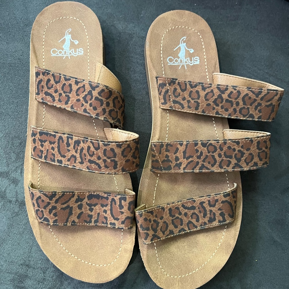 New leopard strap sandal
